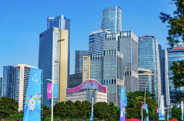 漫步前海街头，“全运”元素随处可见。