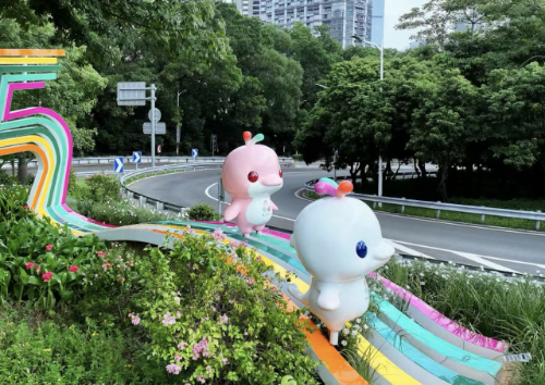 福田区在广深高速出入口设置“跃动15”主视觉装置,向每一位到访者讲述激情洋溢的体育故事。 福田区在广深高速出入口设置“跃动15”主视觉装置,向每一位到访者讲述激情洋溢的体育故事。