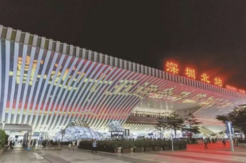 在深圳北站,十五运主题灯光隆重上线。 在深圳北站,十五运主题灯光隆重上线。