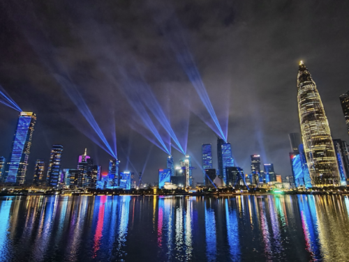 深圳人才公园夜景。